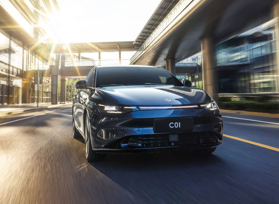 El salto C01 viaja en automóvili el coche eléctrico los 525-717KM que 4 puertas 5 asientan la carga rápida 0.67H