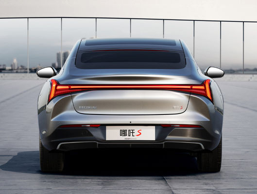 Mediados de vehículo eléctrico grande de los 650-715KM Nezha Automobile Nezha S