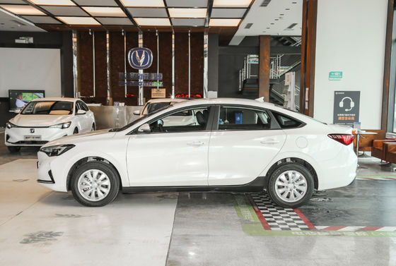 Coche compacto del sedán de los asientos de las puertas 5 de Changan Eado EV460 los 365-405KM Changan EV 5