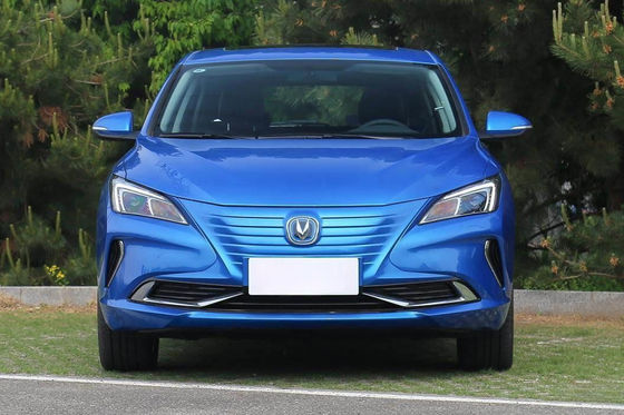 Los 405KM Changan Eado Y cabina cómoda del coche compacto eléctrico puro del sedán