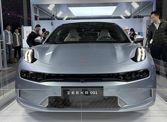 Puertas grandes eléctricas de Geely Suv del coche eléctrico de los 546-1032KM Zeekr mediados de 5 5 asientos