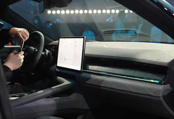 Puertas grandes eléctricas de Geely Suv del coche eléctrico de los 546-1032KM Zeekr mediados de 5 5 asientos
