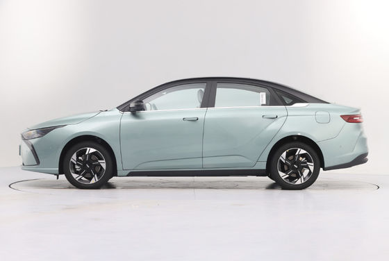 Puertas eléctricas puras autos de la geometría G6 de los 480-620KM Geely 5 5 asientos