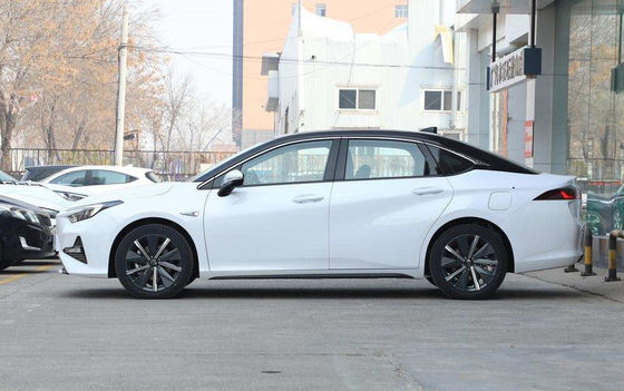 El coche eléctrico los 510KM del sedán de Guangqi Yilue EA6 4 puertas 5 asienta la carga rápida 0.78H