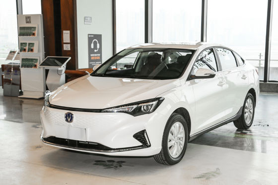 Estándar oficial los 365-405KM del coche eléctrico 2022 del sedán de Changan Eado EV460