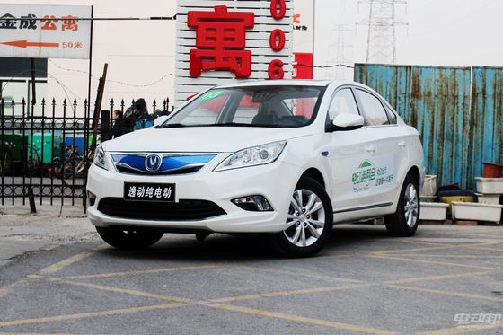 Estándar oficial los 365-405KM del coche eléctrico 2022 del sedán de Changan Eado EV460
