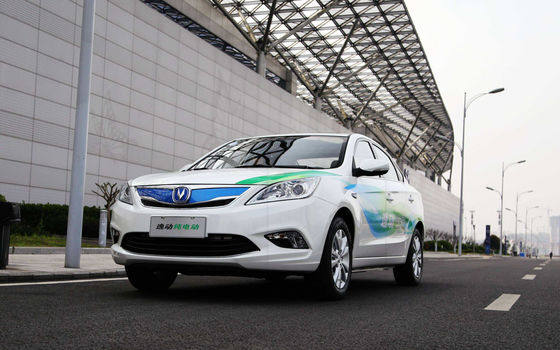 Estándar oficial los 365-405KM del coche eléctrico 2022 del sedán de Changan Eado EV460