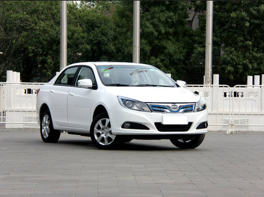 Puertas eléctricas puras del alto rendimiento de los 305KM los 400KM BYD E5 EV 4 5 asientos