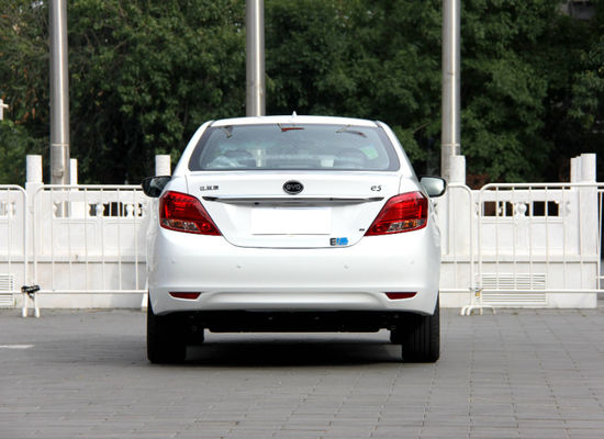 Puertas eléctricas puras del alto rendimiento de los 305KM los 400KM BYD E5 EV 4 5 asientos