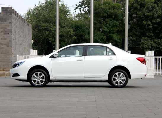 Puertas eléctricas puras del alto rendimiento de los 305KM los 400KM BYD E5 EV 4 5 asientos