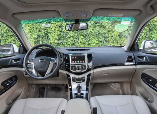 Puertas eléctricas puras del alto rendimiento de los 305KM los 400KM BYD E5 EV 4 5 asientos