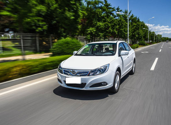 Puertas eléctricas puras del alto rendimiento de los 305KM los 400KM BYD E5 EV 4 5 asientos