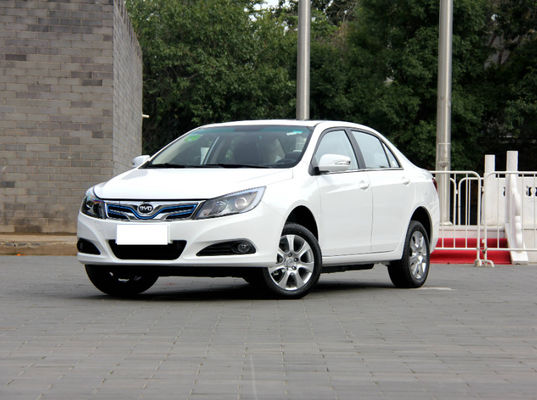 Puertas eléctricas puras del alto rendimiento de los 305KM los 400KM BYD E5 EV 4 5 asientos