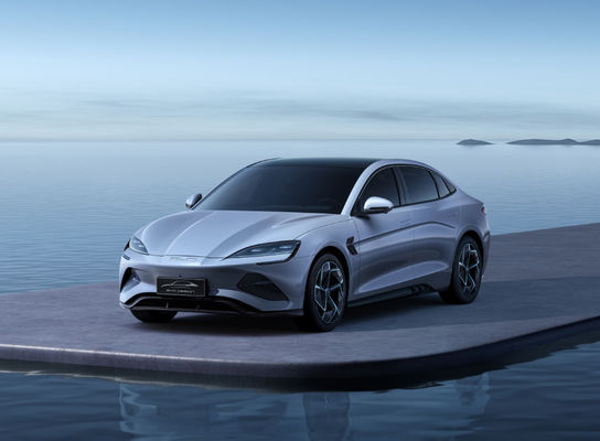Coche eléctrico los 550-700KM de tamaño mediano del sedán del sello de Byd 5 puertas 5 asientos