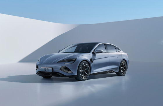 Coche eléctrico los 550-700KM de tamaño mediano del sedán del sello de Byd 5 puertas 5 asientos