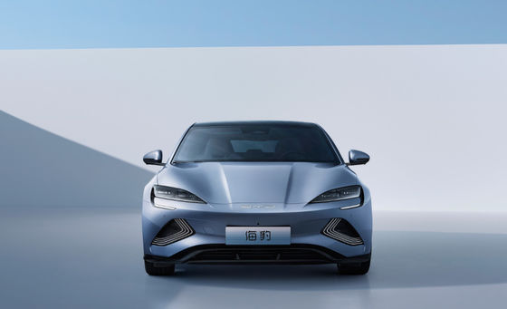 Coche eléctrico los 550-700KM de tamaño mediano del sedán del sello de Byd 5 puertas 5 asientos